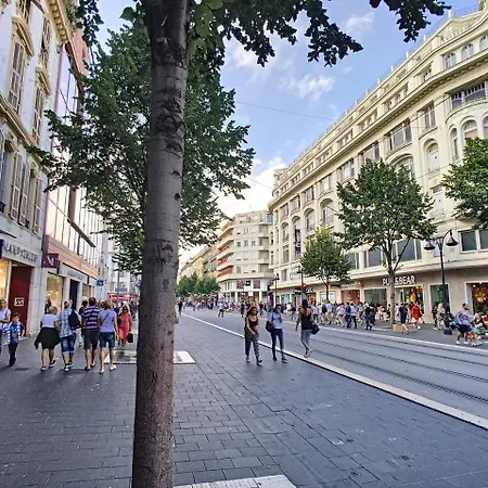 Nestor&jeeves - Caesars - Hyper Center - Shopping Avenue *