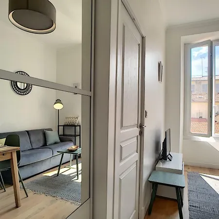 Nestor&jeeves - Caesars - Hyper Center - Shopping Avenue Apartman *